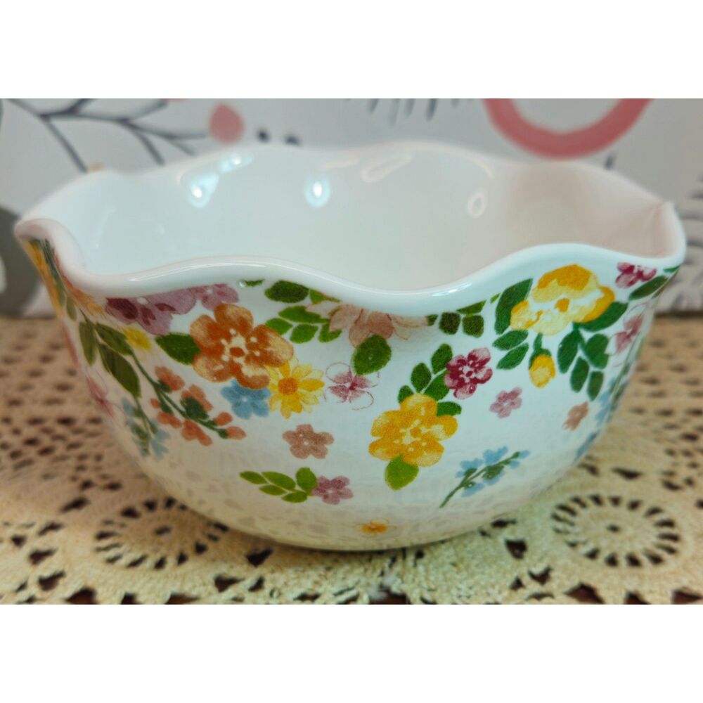 NWT Set of 4 Beautiful Floral Pattern Ruffled Salad Cereal Bowls